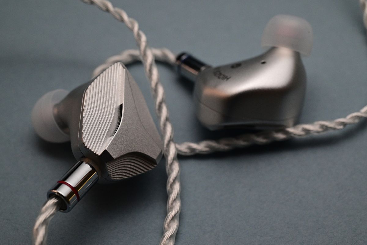 Hidizs MP145 (4,4 mm) Titanium