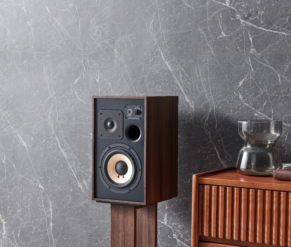 NorStone Alva Plus Walnut Højttalerstandere