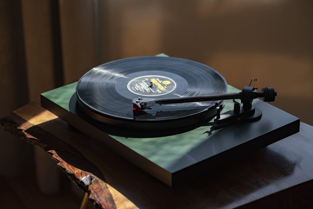 Pro-Ject Debut Carbon EVO 2M Red