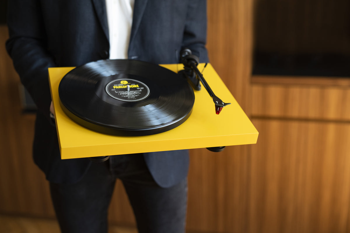 Pro-Ject Debut Carbon EVO 2M Red