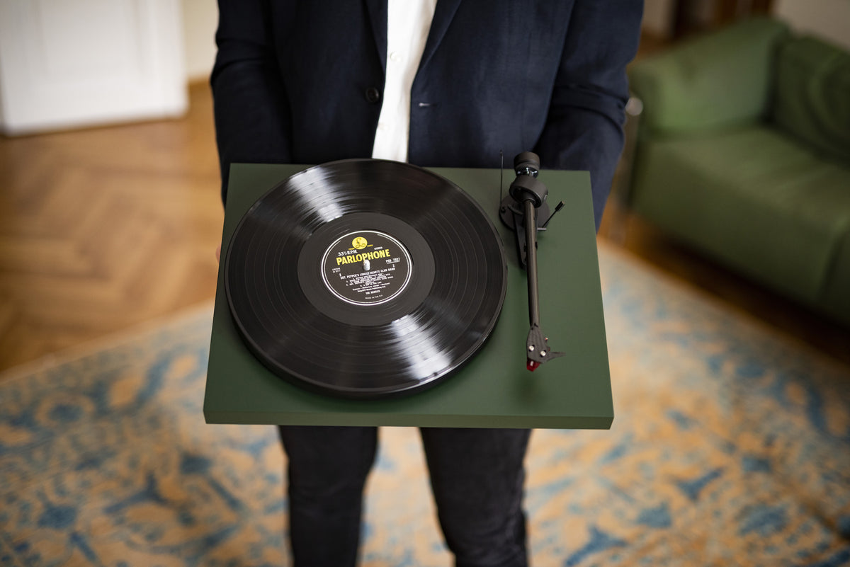 Pro-Ject Debut Carbon EVO 2M Red