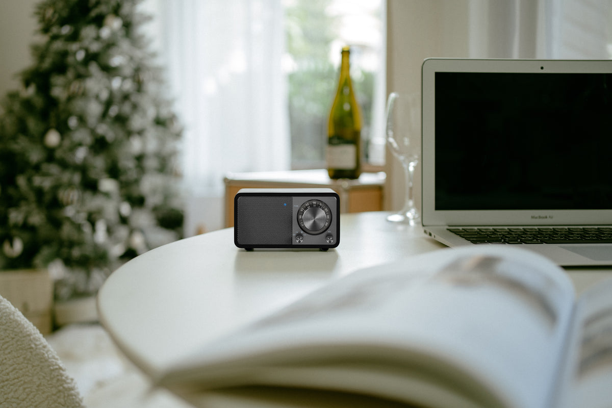 Sangean WR-7 PLUS Kompakt Genopladelig Radio
